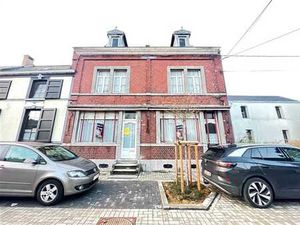 Maison 3 façades entièrement mise à nue avec permis de rénov