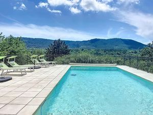 Vente immeuble 351 m² à Bagnols-en-Forêt (83600)  1 495 000 €