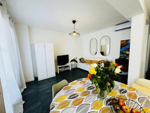 ST LAURENT DU VAR 3/4 PIECES MEUBLEE AVEC PARKING