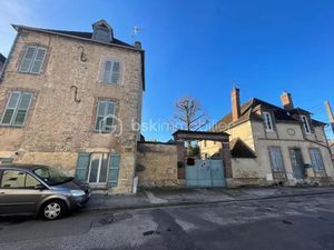 Vente immeuble 10 pièces 203 m² à Villeneuve-sur-Yonne (89500)  175 000 €