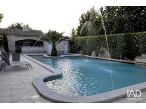 Vente locaux professionnels 1750 m² à Saint-Andiol (13670)  1 100 000 €