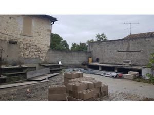 Vente immeuble 640 m² à Saint-Chaptes (30190)  300 000 €