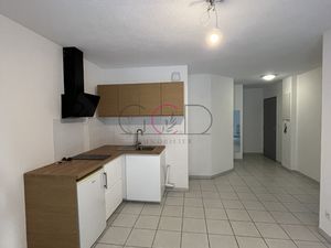 Très joli T2 rénové avec terrasse - au calme à Puyricard