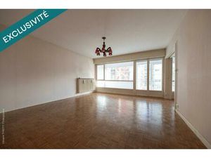 Appartement traversant  très lumineux et dans un bon état général. Proche de toutes les co