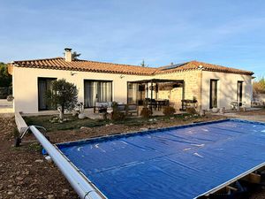 Maison plain pied à Plan d'Aups Sainte Baume - 5 pièces avec piscine