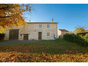 Maison en pierre en parfait état ? Un cadre idyllique dans un hameau préservé