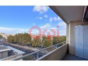 Location appartement  m² T-3 à Lyon 8  1 150 €