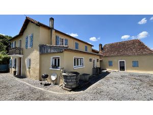 Maison 225 m2 - 8 pièces  4/6 chambres sur terrain 1 295 m2