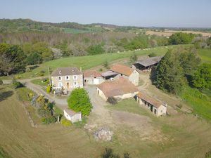 Corps de ferme avec maison  dépendances et 19 ha de terres a
