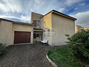 À vendre : Charmante maison de 3 chambres à LE CHEYLARD !