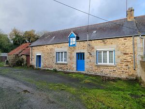 TREGLAMUS  proche Guingamp  longère en pierres