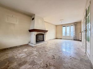 Maison à rénover quartier Sainte-Anne avec garage double et jardin