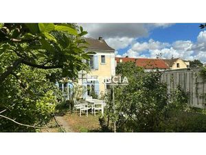 À Villeneuve-Saint-Georges  découvrez cette maison T4 de 50 m² habitables avec jardin