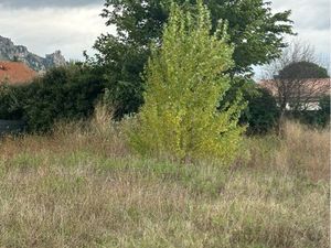 ? TERRAIN 900 m² – CHABEUIL (26120)