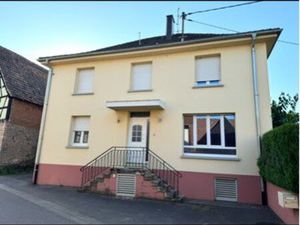 Maison F6 -163m2 - cour + parking