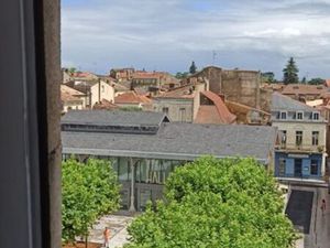 Appartement T2 très lumineux au dernier étage  face à la halle