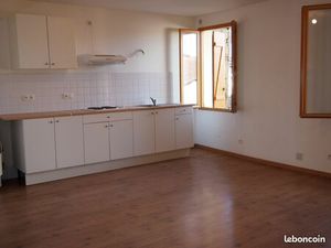 Appartement t4 au centre de trie sur baise