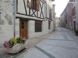 A louer T2 centre de FLAGNAC