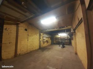 Grand garage pour artisan