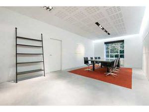 Rhode-Saint-Genèse : Bureaux/Entrepôt ±430m² + P