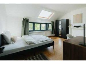 Lichtrijke  gerenoveerde  bemeubelde studio in cohousing ...