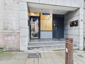 Commerce avec bureau  cour et caves