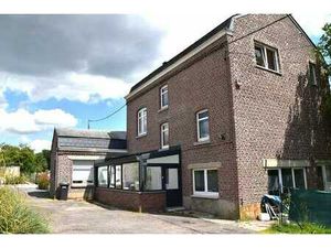 Vaste et confortable maison avec cour et jardinet