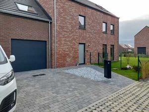 Nivelles. Maison 5 chambres  4 façades