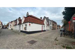 Gerenoveerde 3-slaapkamerwoning met TERRAS te koop in het...