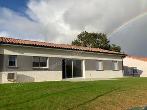 Location maison 4 pièces 105 m² à Lavaur (81500)  1 170 €
