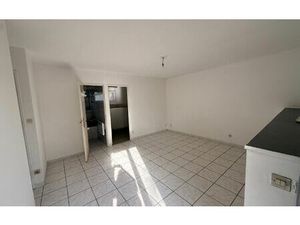 Location appartement  42 m² T-2 à Marignane  715 €