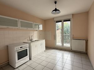 Appartement T3 avec grand balcon et garage en sous-sol