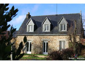 Corps de ferme sur 2 ha 52 à Ernée