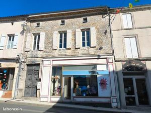 Immeuble 256 m² Montguyon