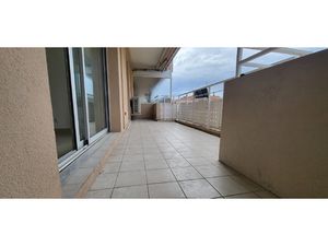 À louer Beau trois-pièces en dernier étage  secteur Riquie