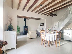 A vendre  maison rénovée de 140m2 avec 5 chambres  un grand terrain et des dépendances  da