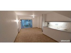Loue grand deux pièces cardet
