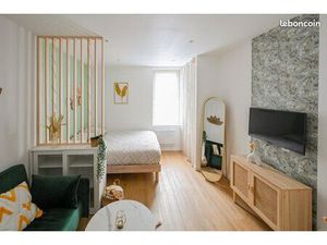 • Charmant studio meublé entièrement rénové