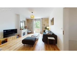 T3 80 m2 meublé parquet et pierres apparentes