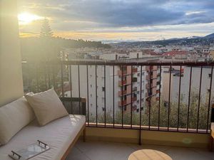 Location Appartement traversant meublé – Est/Ouest – Terrasse & parking