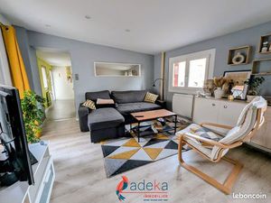 Maison individuelle avec stationnement  patio et terrasse