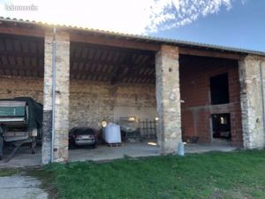 A louer hangar pour hivernage tout type de véhicules