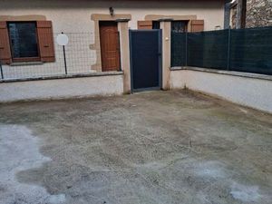 Maison meublé situé à vion