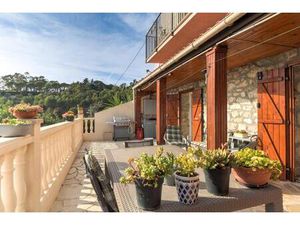 2 pièces avec terrasse vue mer dans une maison individuelle