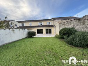 A louer à COGNAC - Maison de ville rénovée - 5 pièces - 161m