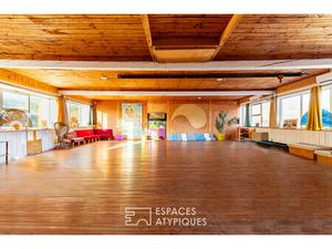 Bâtiment industriel rénové avec volumes exceptionnels et potentiel d'aménagement - Espéraz