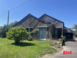 BLOT IMMOBILIER - À vendre – Maison familiale avec grand jardin arboré et vue dégagée à Pl