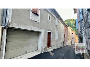 Maison de village mitoyenne avec garage