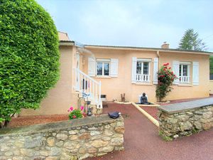 PROPRIETE FAMILIALE DE PLAIN PIED AVEC PISCINE EDIFIE SUR 30