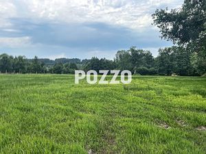 LA LANDE D'AIROU  parcelle de terres agricoles de plus d'un hectare.